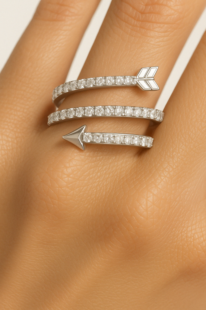 איך מנקים יהלום מעבדה? המדריך המלא לשמירה על הניצוץ הנצחי