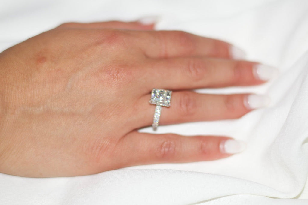 טבעות אירוסין בחיפה: המדריך המלא לבחירת יהלום מושלם