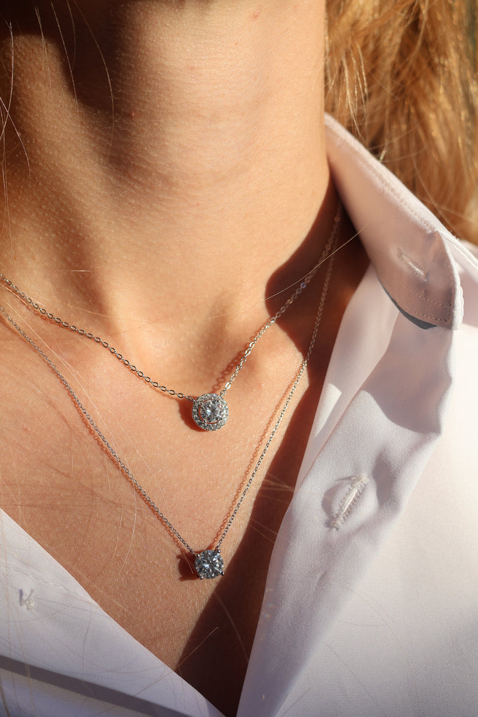 האם מוסאנייט משקף אור? כל מה שצריך לדעת לפני קניית תכשיט נוצץ