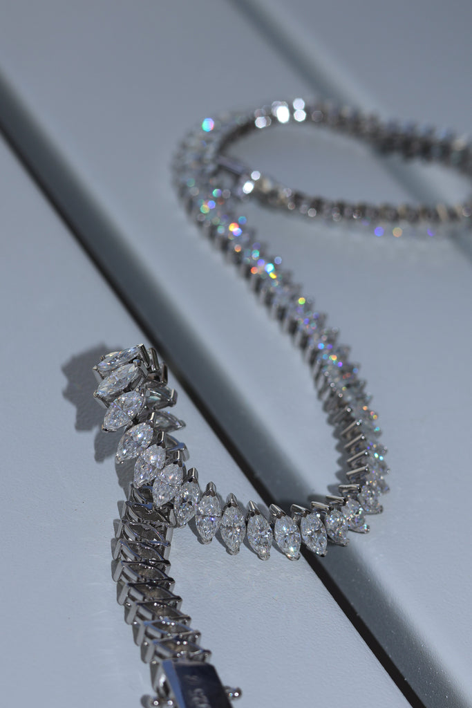 ניקיון יהלום: המדריך המלא – כל מה שצריך לדעת על יהלומים נקיים