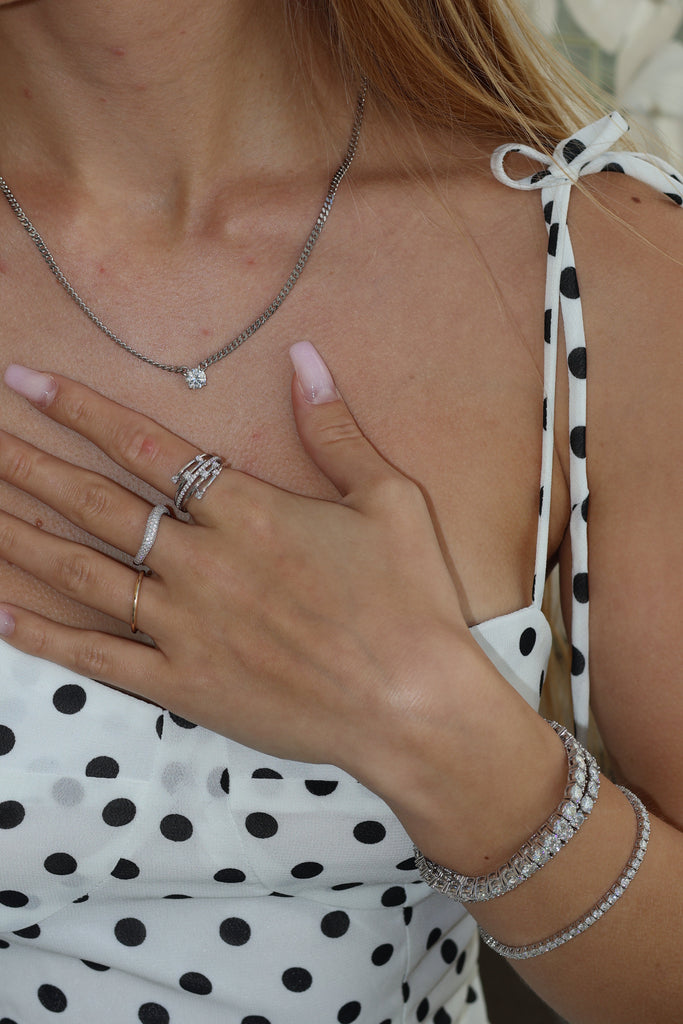 מדריך מויסנייט: הכל על אבן החן המנצנצת