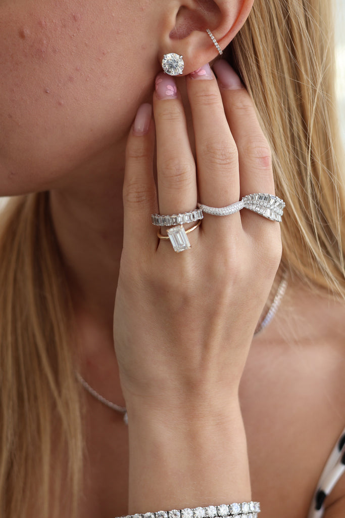 איך לנקות טבעת מוסאנייט? מדריך קל לשמירה על הברק