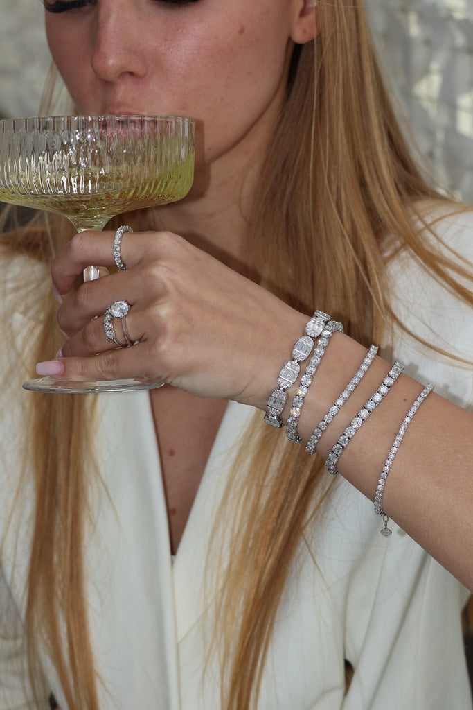 איך להבריק יהלום בבית: המדריך המלא לשמירה על הניצוץ של התכשיטים שלכם