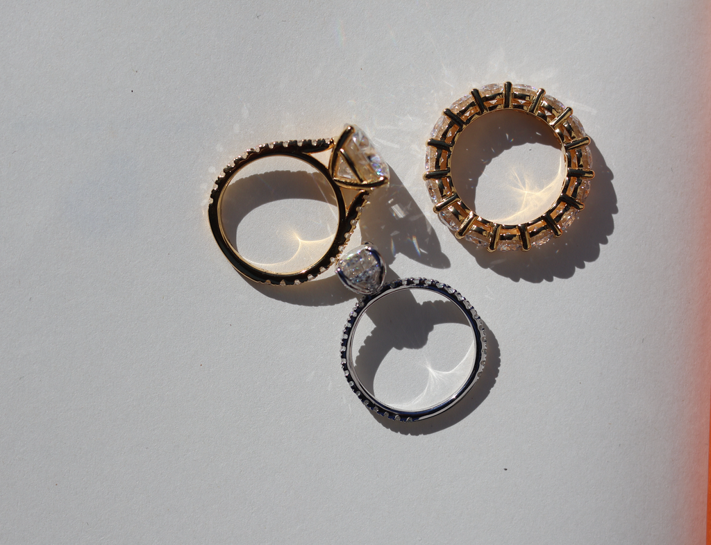 טבעת יהלום שחור: המדריך המלא לתכשיט הנועז והמסתורי