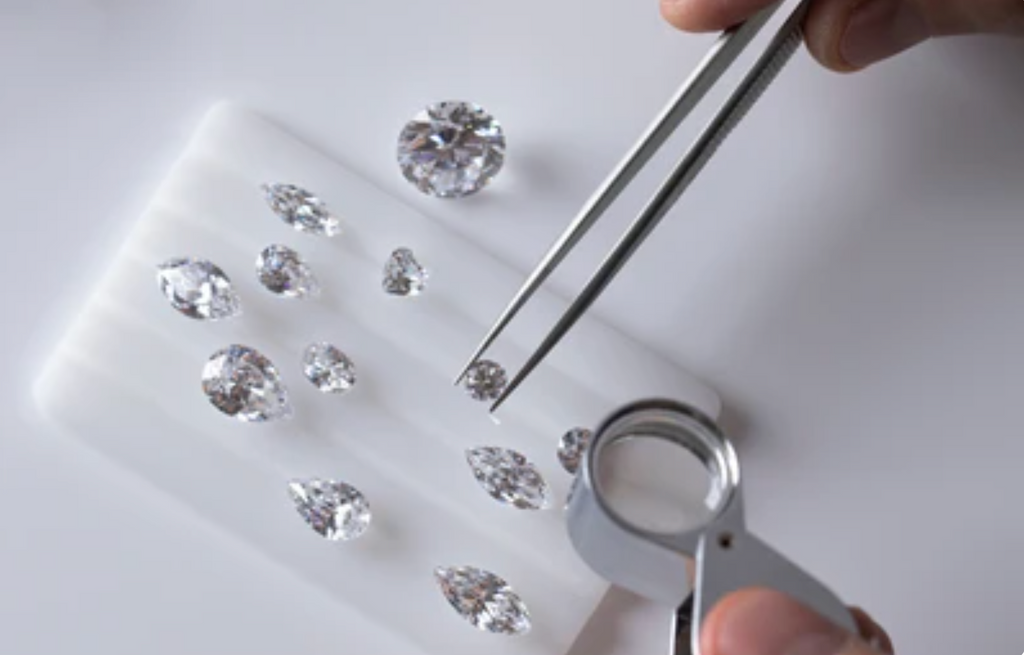 יהלום מעבדה או טבעי? המדריך המלא לבחירת יהלומים