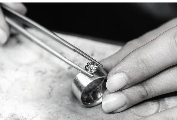 המדריך המלא לקניית יהלומים באינטרנט ב-2025 | בטוח, חכם ומשתלם