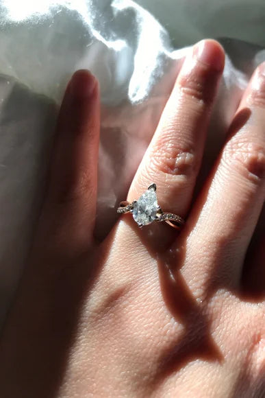 האם יהלום מנצנץ בשמש? כל מה שצריך לדעת על ברק וניצוץ