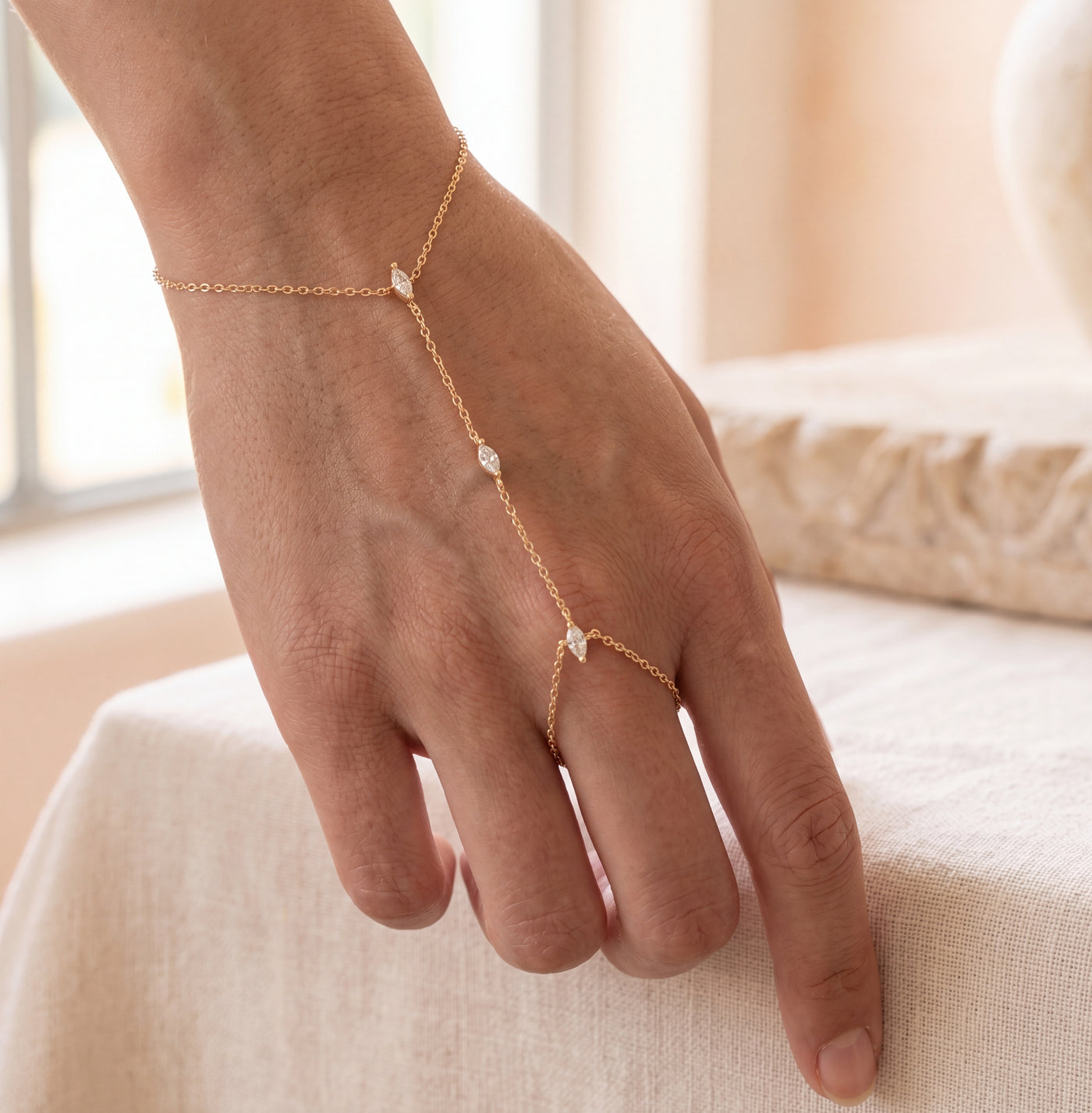 צמיד טבעת מרקיז · Marquise Hand Chain