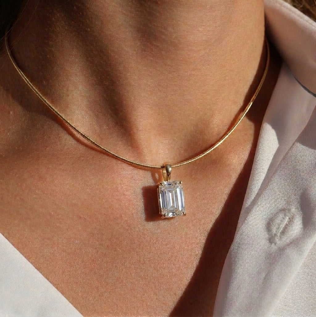 שרשרת קשיחה עם תליון אמרלד · Emerald Choker