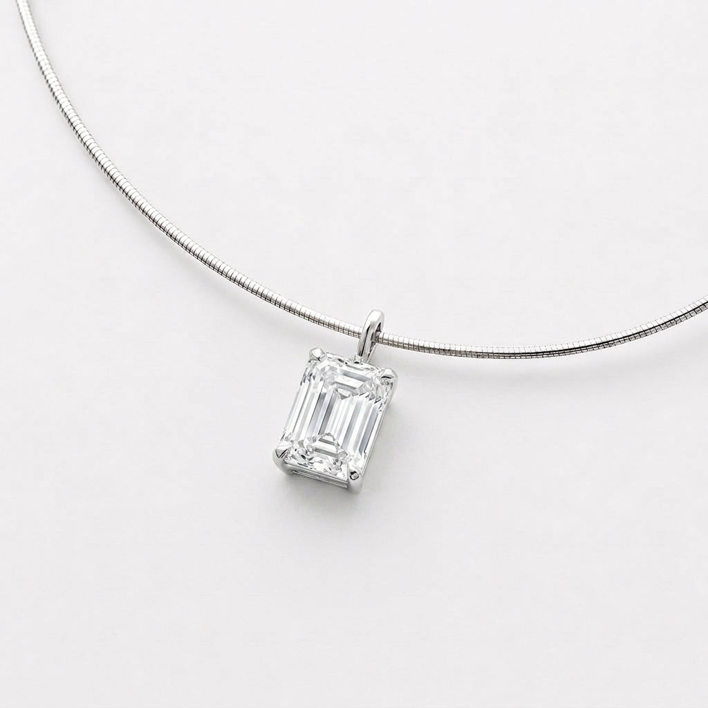 שרשרת קשיחה עם תליון אמרלד · Emerald Choker