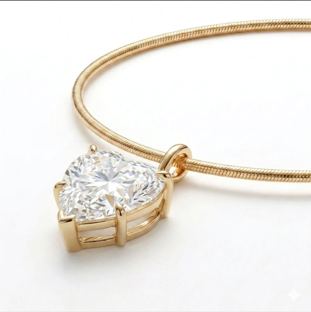 שרשרת קשיחה עם תליון לב · Heart Choker