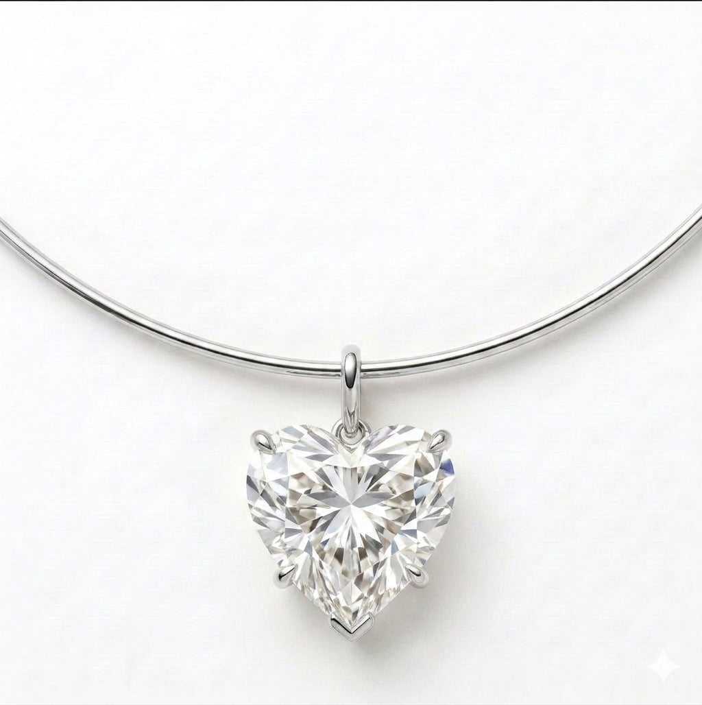 שרשרת קשיחה עם תליון לב · Heart Choker