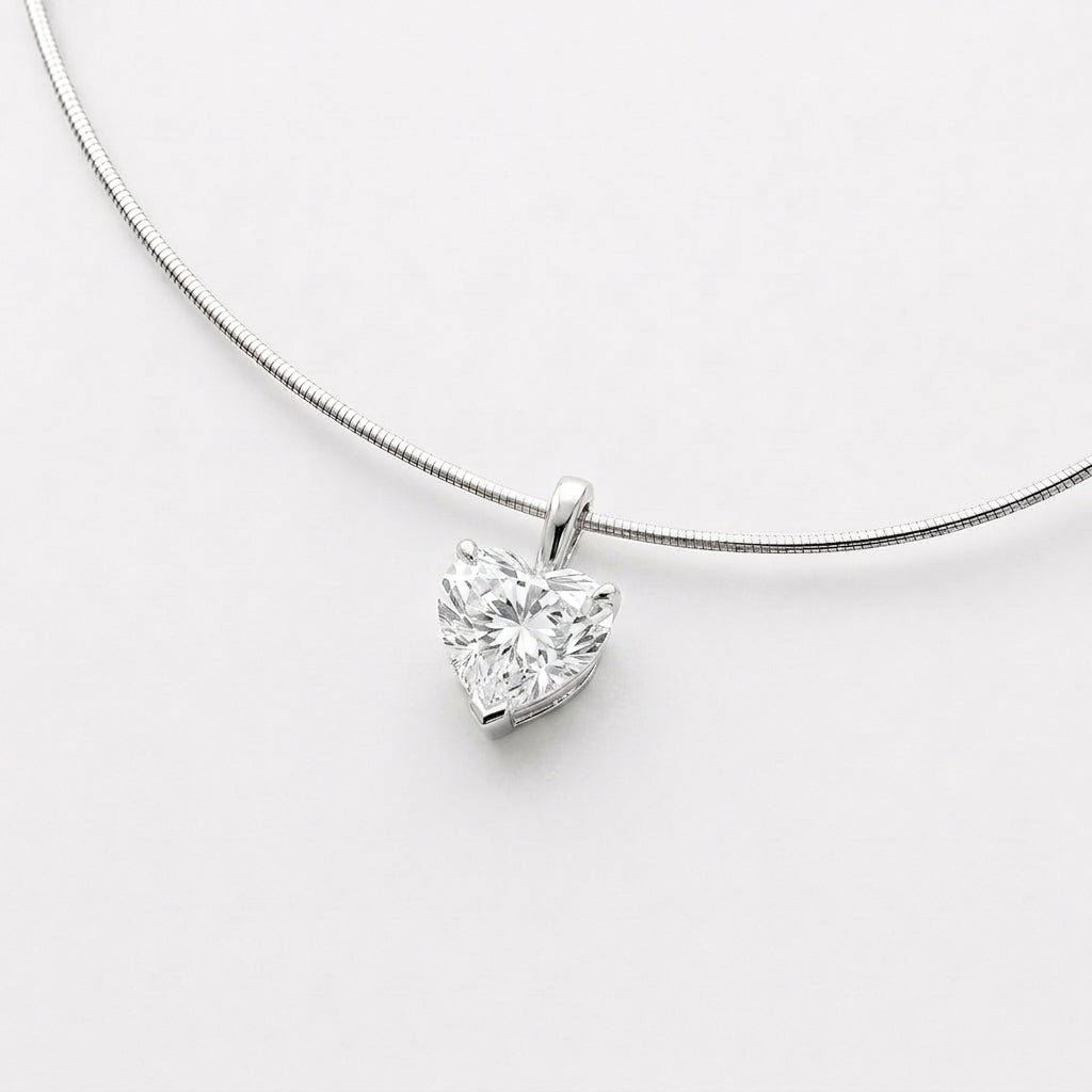 שרשרת קשיחה עם תליון לב · Heart Choker