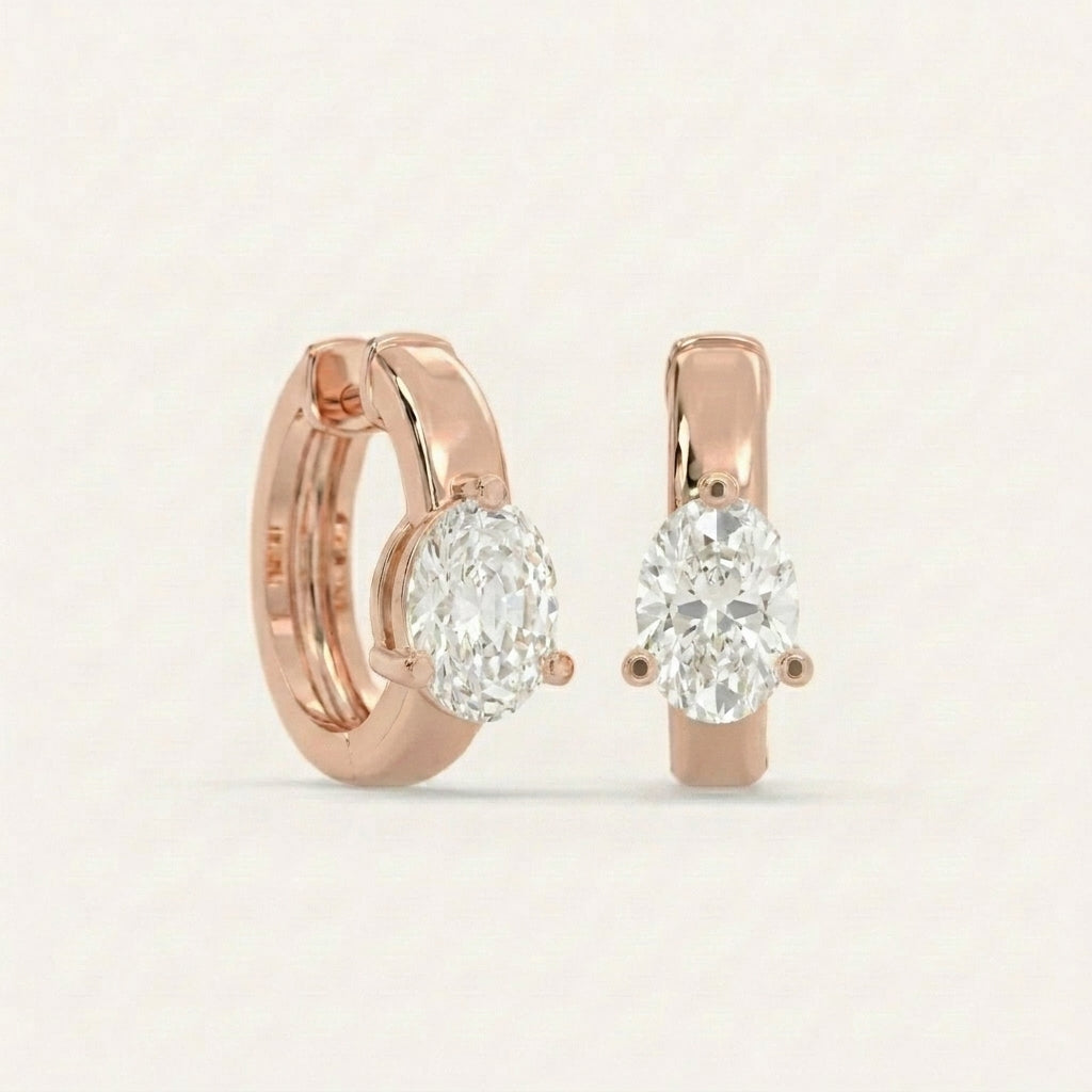 עגילי Oval Solitaire Huggie · 2 קראט כל צד