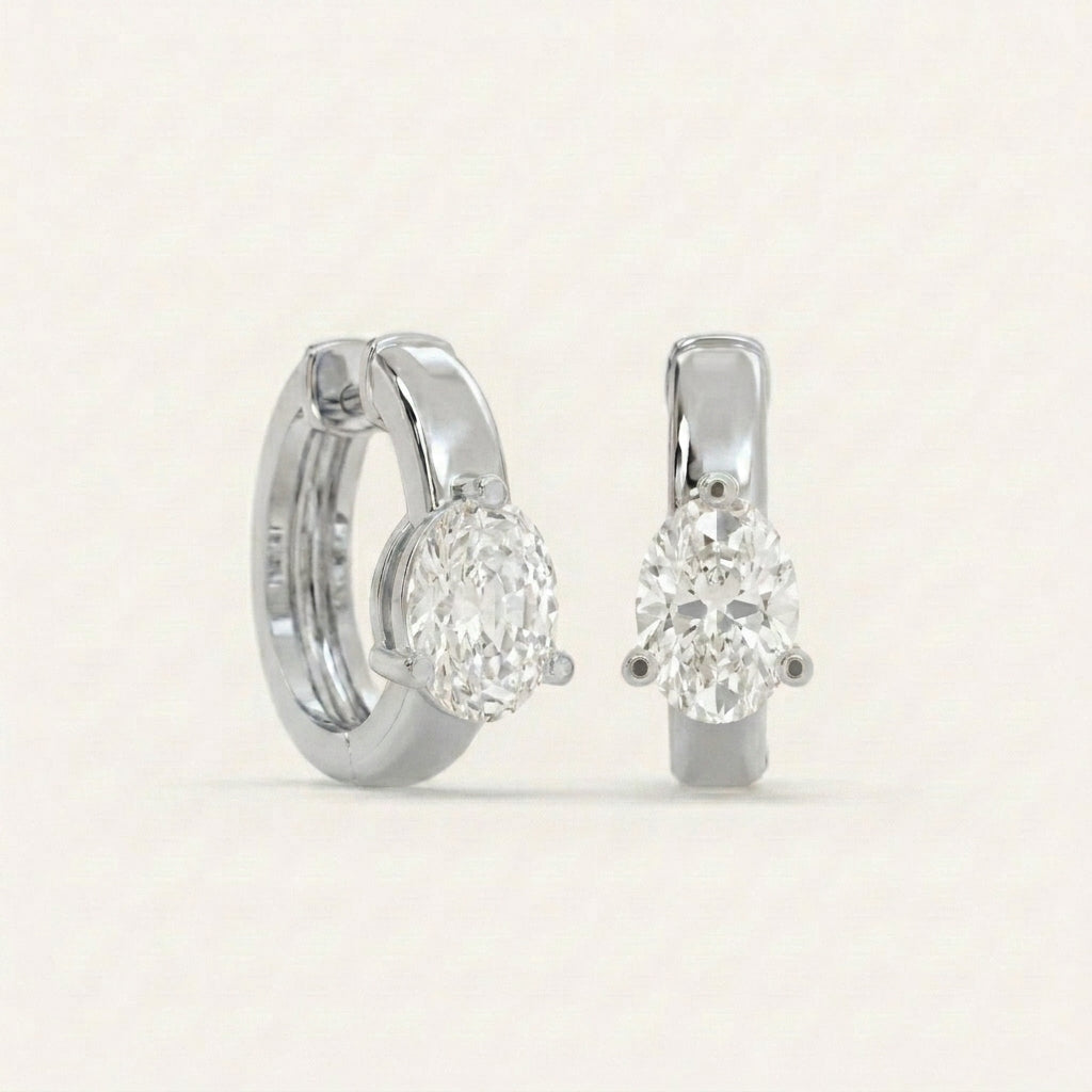 עגילי Oval Solitaire Huggie · 2 קראט כל צד