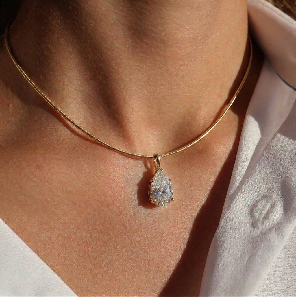 שרשרת קשיחה עם תליון טיפה · Pear Choker