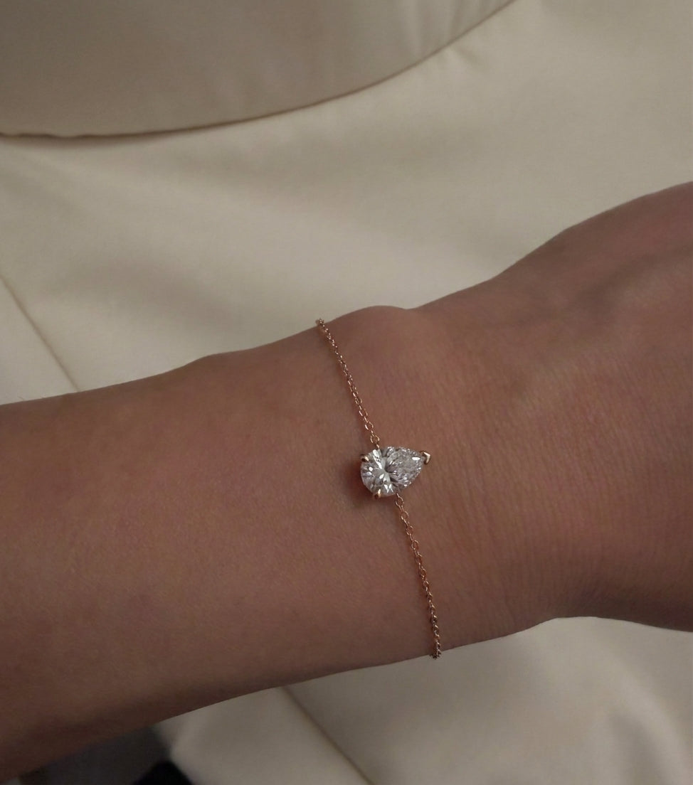 צמיד טיפה 2 קראט · Single Pear Bracelet