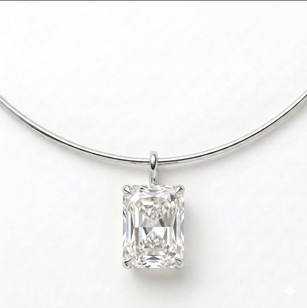 שרשרת קשיחה עם תליון רדיאנט · Radiant Choker