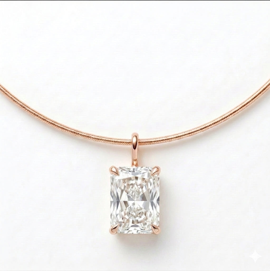 שרשרת קשיחה עם תליון רדיאנט · Radiant Choker