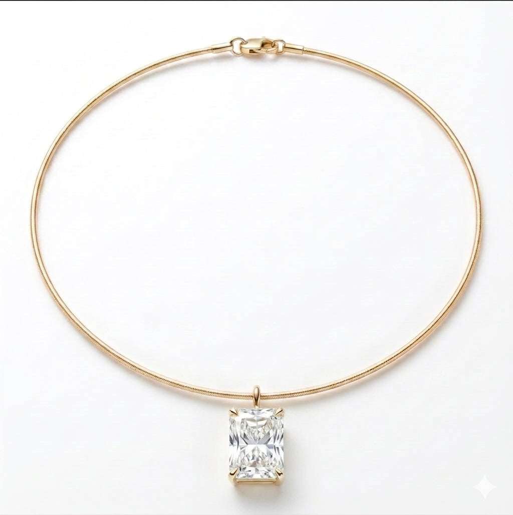 שרשרת קשיחה עם תליון רדיאנט · Radiant Choker